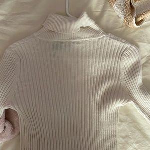 White corduroy turtle neck